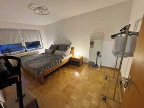 Internet, bed sheets - 2-room apartment located in the Harz foreland, with living room & bedroom, kitchen + bathroom (Salzgitter)