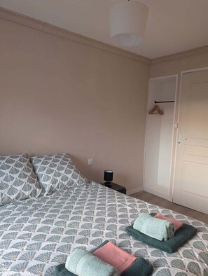 1 bedroom, iron/ironing board, WiFi, bed sheets - House-studio-2stars-no pets-2 people (Val-d'Arguenon)
