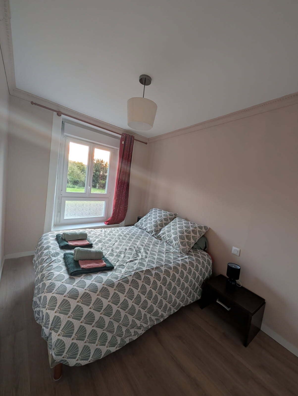 1 slaapkamer, een strijkplank/strijkijzer, wifi, beddengoed