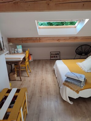 5 chambres, fer et planche à repasser, Wi-Fi, draps fournis