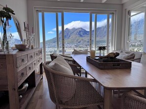 Dining - Luxury Tamboerskloof stay: panoramic Table Mountain views + secure parking (Cape Town)