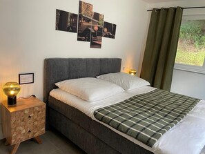 WiFi, bed sheets