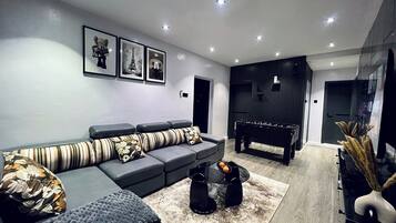 Leilighet – comfort, balkong, byutsikt | Oppholdsområde