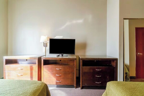 Bügeleisen/Bügelbrett, kostenloses WLAN, Bettwäsche