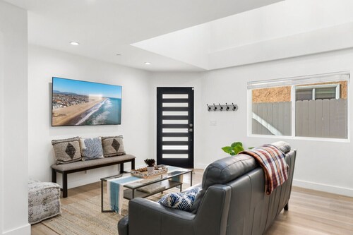 The Shores House | Luxe 4BR Retreat Near the Beach