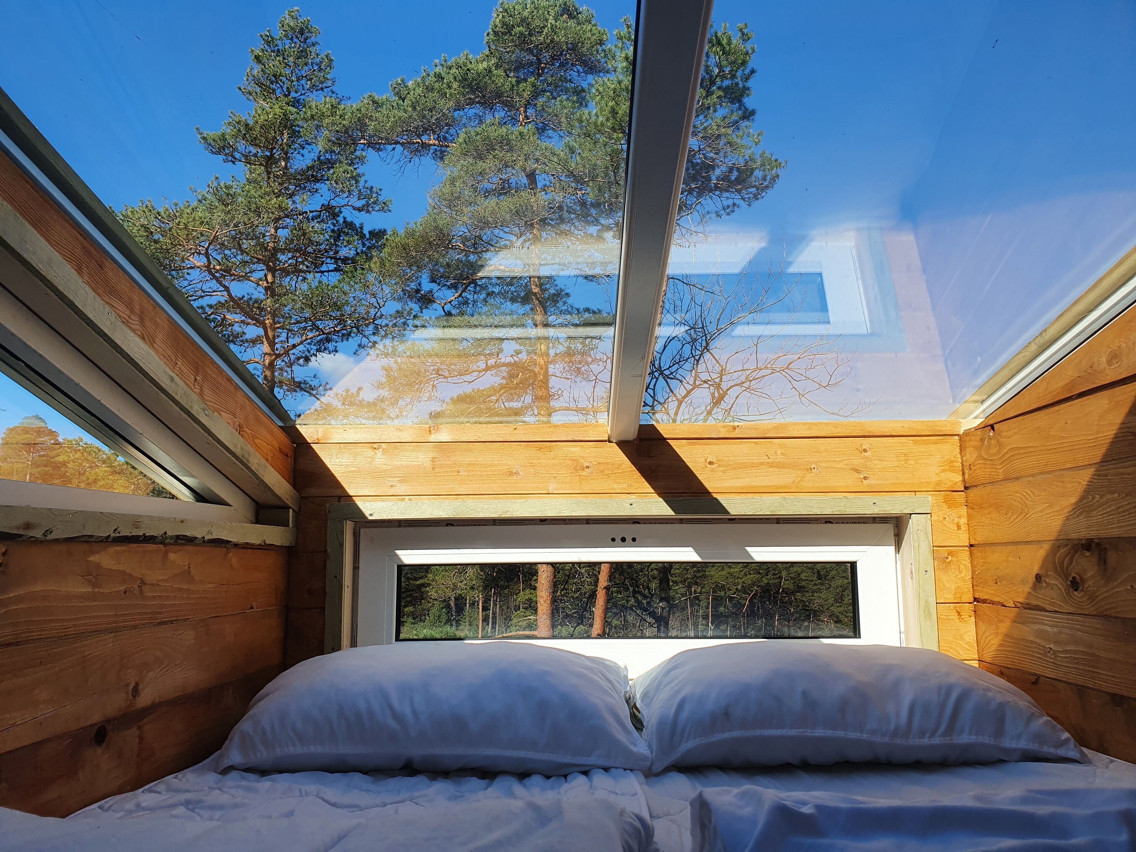 3 bedrooms, bed sheets