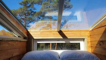 3 bedrooms, bed sheets