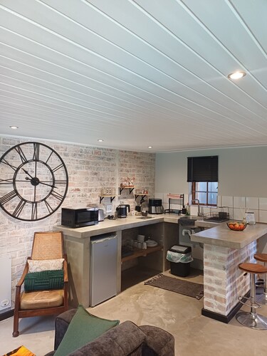 Adorable 1-bedroom cottage in pleasant Paarl for a relaxing stay