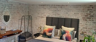 Adorable 1-bedroom cottage in pleasant Paarl for a relaxing stay