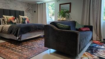 Iron/ironing board, WiFi, bed sheets