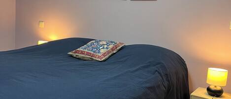 Iron/ironing board, WiFi, bed sheets