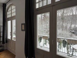 สแตนดาร์ดสตูดิโอ | ภายใน