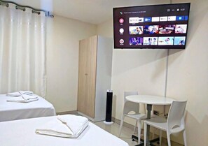 Laptop workspace, free WiFi - Residencial Suiza (Los Olivos)