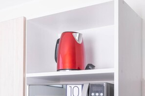 Superior Room, Park View | Coffee and/or coffee maker - Residencial Suiza (Los Olivos)