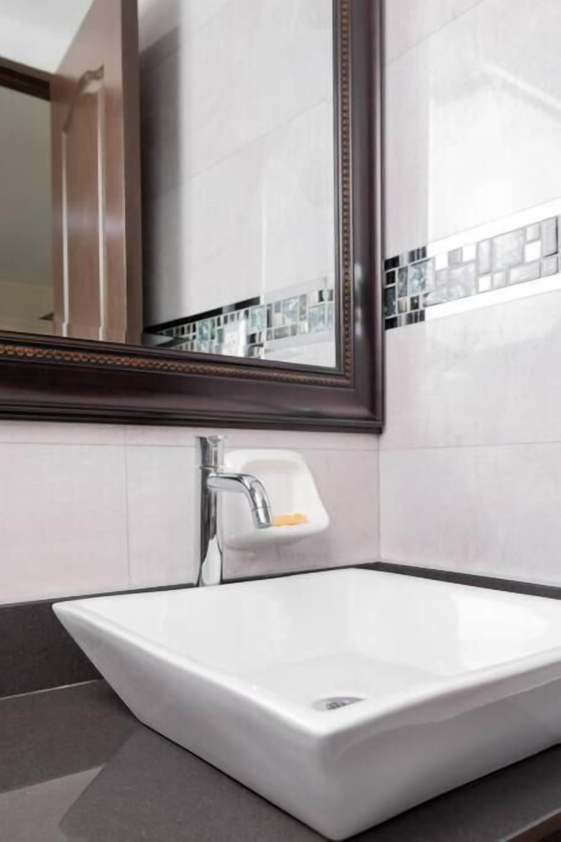 高級客房, 公園景觀 | 浴室 | 淋浴設備、免費盥洗用品、吹風機、毛巾