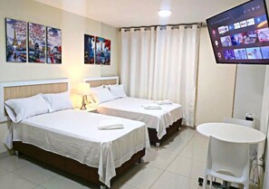 Espacio para trabajar con laptop y wifi gratis 