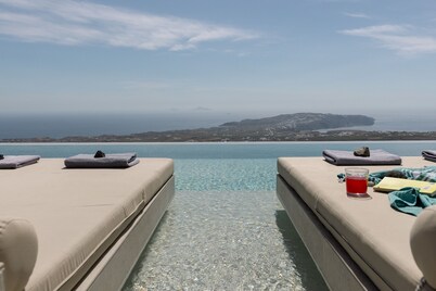 Villa - Sleeps 5 - Private Heated Pool-parking