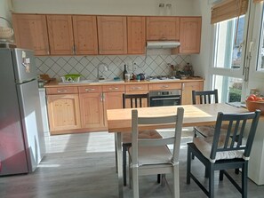 Oven, stovetop, dishwasher - Comfortable room 30 minutes from ski resorts. Railway station 2 steps away. (Saint-Pierre-en-Faucigny)