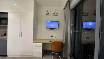 Luxury Studio Suite, Balcony, River View | Television