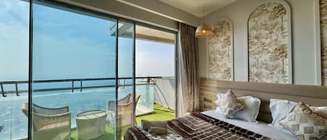 Elite Studio Suite, Balcony, River View | Television