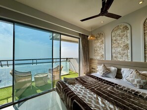 Studio Suite Elite, balkon, pemandangan sungai | Televisi