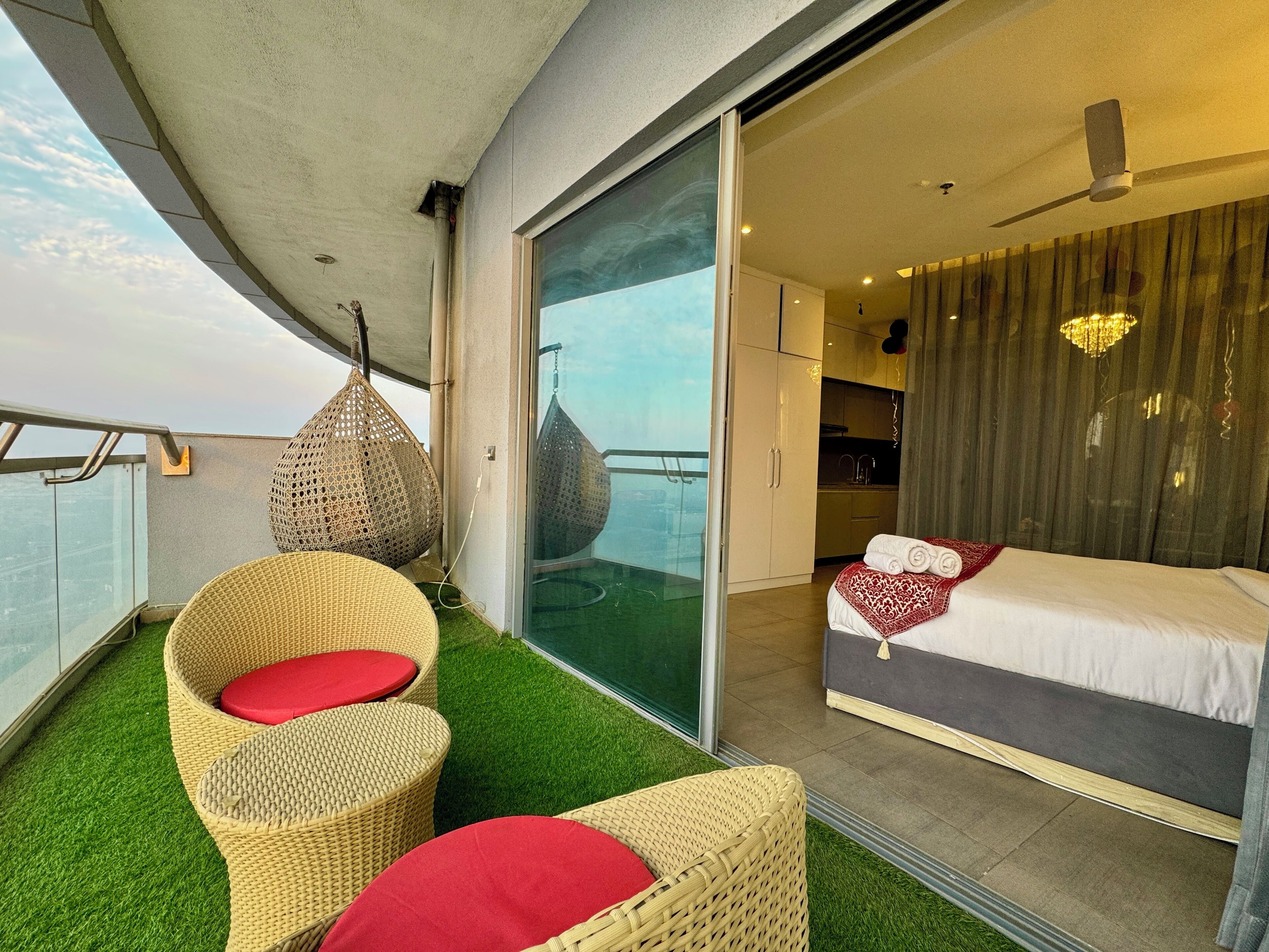 Panoramic Studio Suite, Balcony, River View | Balcony