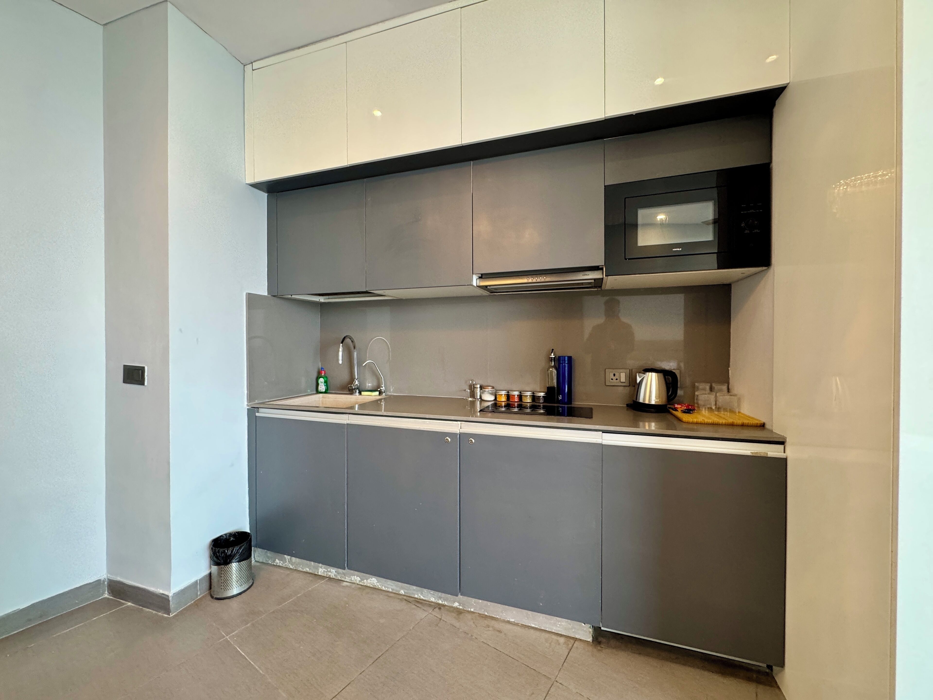 Standard Studio Suite, Balcony, River View | Private kitchenette | Mini-fridge, microwave, toaster, cookware/dishes/utensils