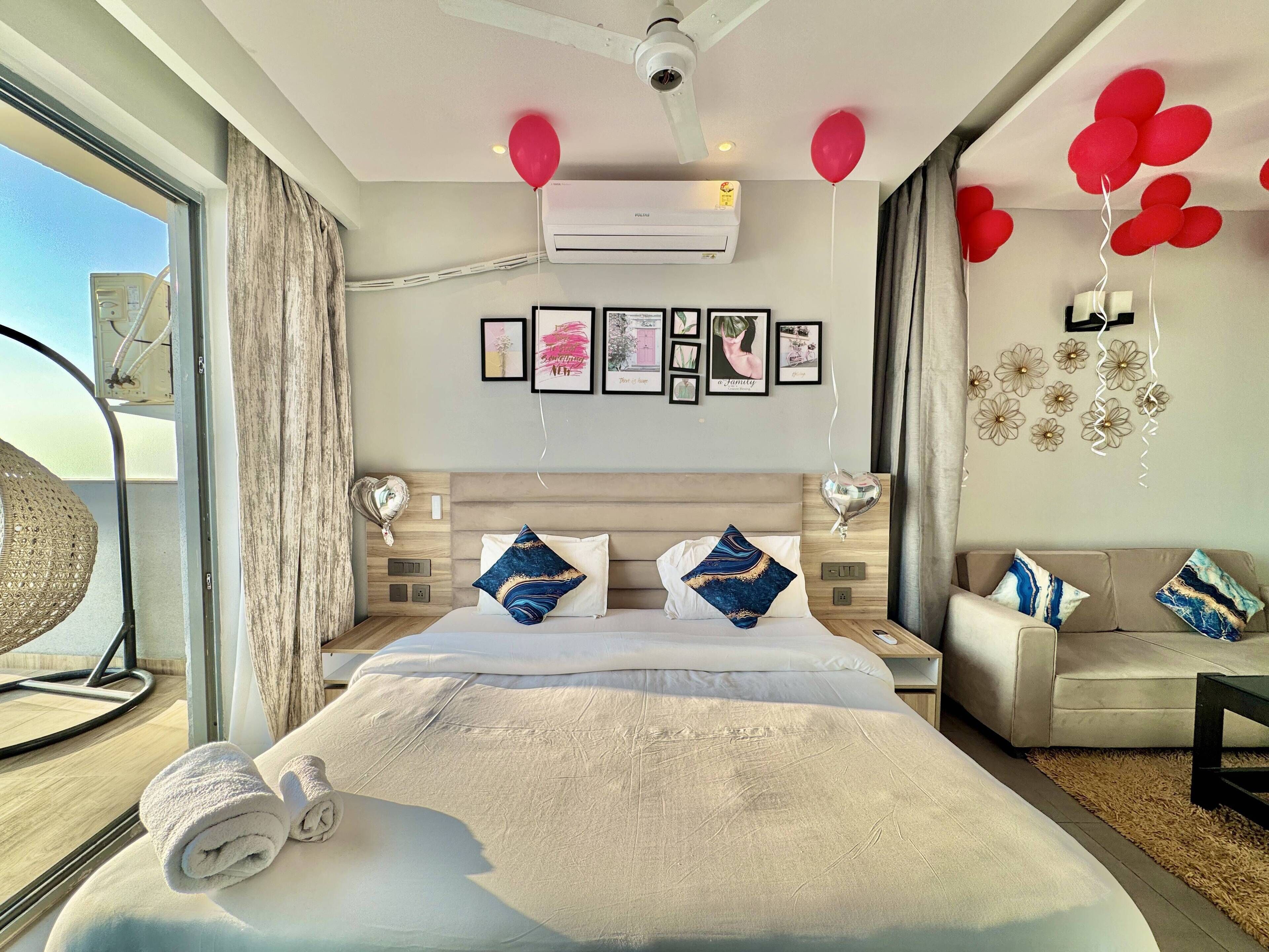 Signature-studiosviitti, parveke, jokinäköala | Työpöytä, kannettavalle tietokoneelle sopiva työtila, pimennysverhot