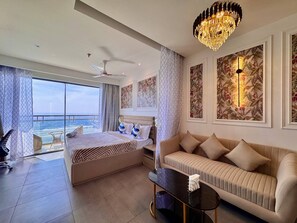 Suite monolocale Luxury, 1 camera da letto, balcone, vista fiume | Con arredamento individuale, una scrivania, postazione laptop