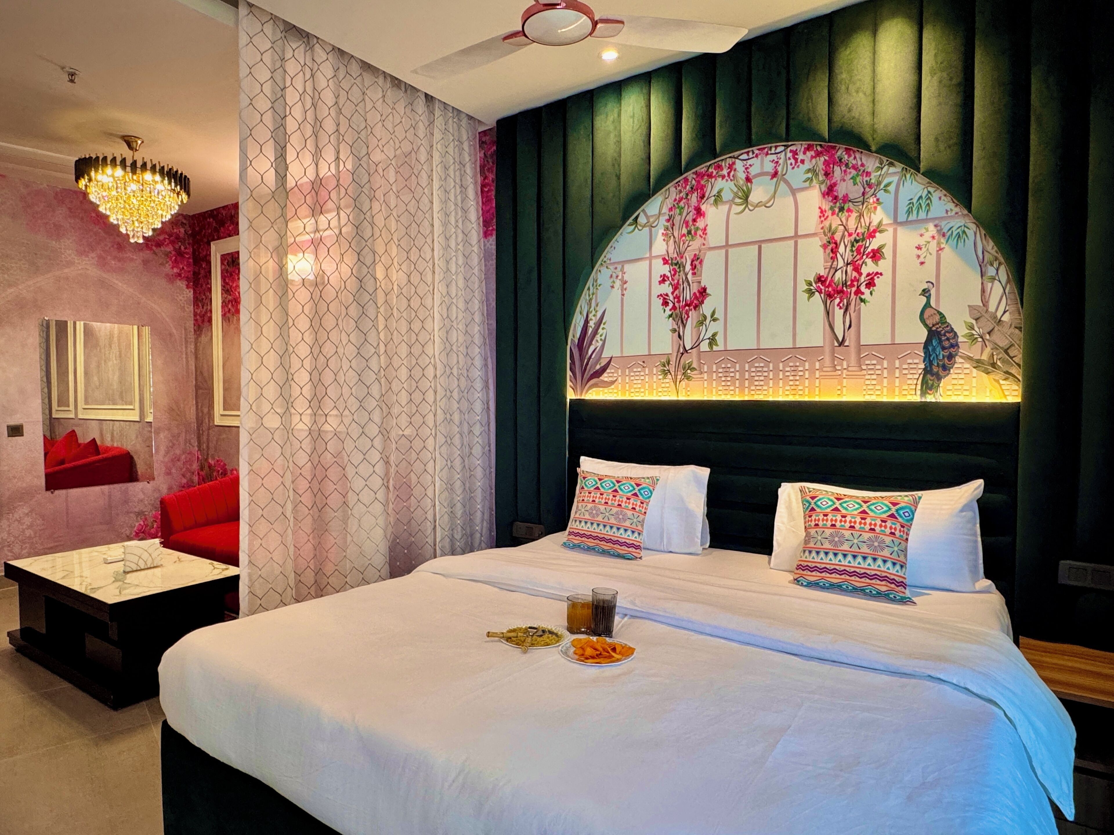 Luxury Studio Suite, 1 King Bed | Individually furnished, desk, laptop workspace, blackout drapes