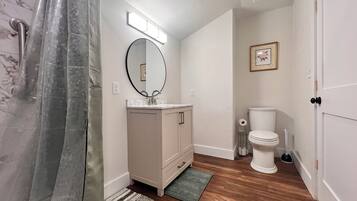 Hårføner, håndklær og toalettpapir