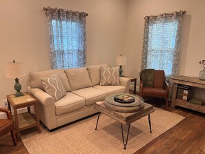 Smart TV, fireplace - Newly remodeled downtown home.  Golf cart available. (Thomasville)