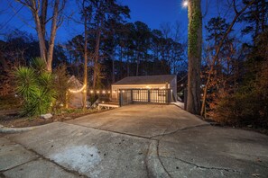 Property grounds - North Hills Nest, Studio + Full Kitchen (Raleigh)