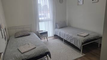 3 bedrooms, iron/ironing board, WiFi, bed sheets