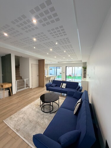 Modern Villa of 120m² with garden, 3 bedrooms. 8 Travellers near Lyon