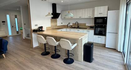 Modern Villa of 120m² with garden, 3 bedrooms. 8 Travellers near Lyon