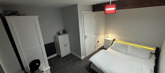 Spacious modern flat Blackburn