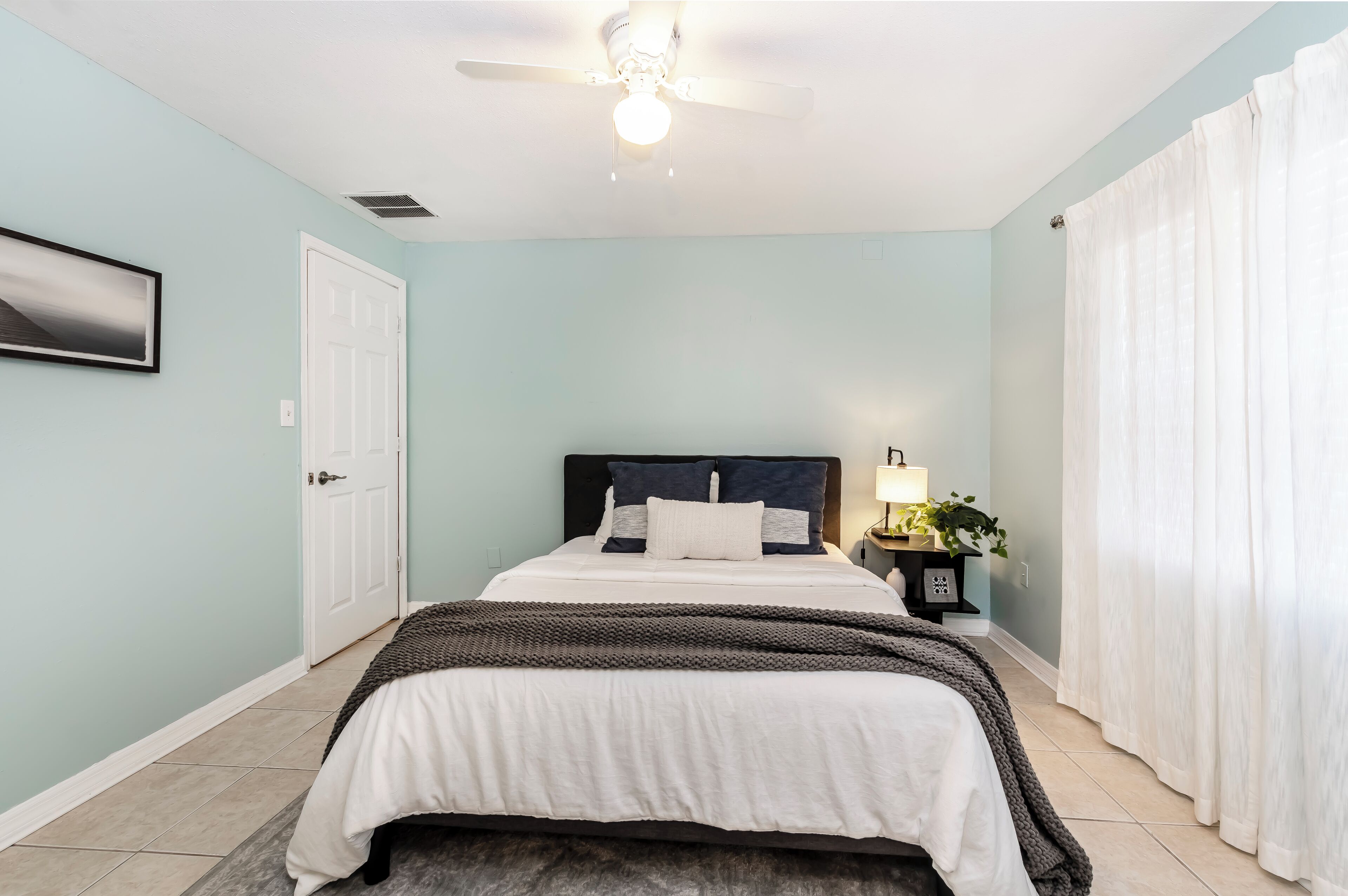 2 soverom, strykejern/-brett, internettilgang og sengetøy