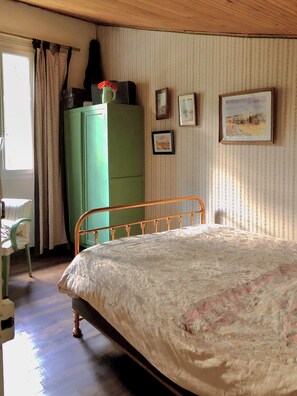 Fer et planche à repasser, accès Internet