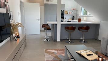 雪櫃、微波爐、焗爐、爐具