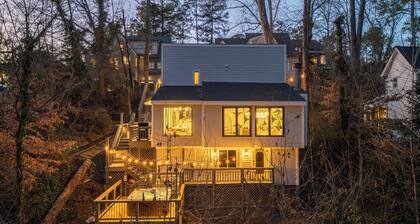 Treehouse Retreat, House+Private Guest suite, Sleeps 12, Hot tub, Fire pit