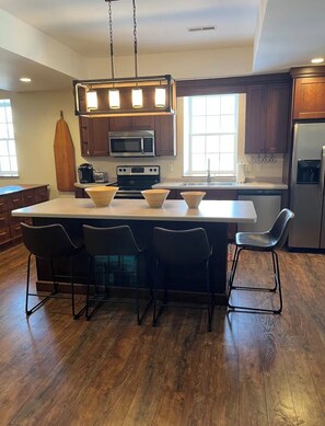 Fridge, microwave, oven, stovetop - Hidden Gem!  Uniquely, fully-furnished, newly remodeled, 1860’s carriage house (Dubuque)