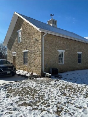 Exterior - Hidden Gem!  Uniquely, fully-furnished, newly remodeled, 1860’s carriage house (Dubuque)