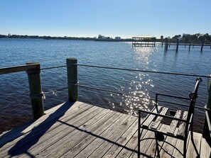 Property grounds - The Stillwater - Pool, Riverfront & Viewing Dock - Close to Speedway & Downtown! (Daytona Beach)