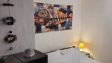 House | 1 bedroom, laptop workspace, iron/ironing board, bed sheets