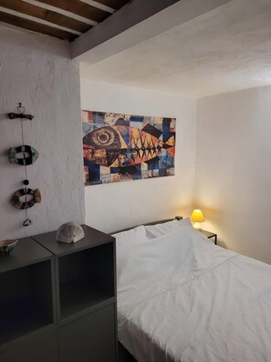 House | 1 bedroom, laptop workspace, iron/ironing board, bed sheets - Apartment in the Center of Antibes (Antibes)