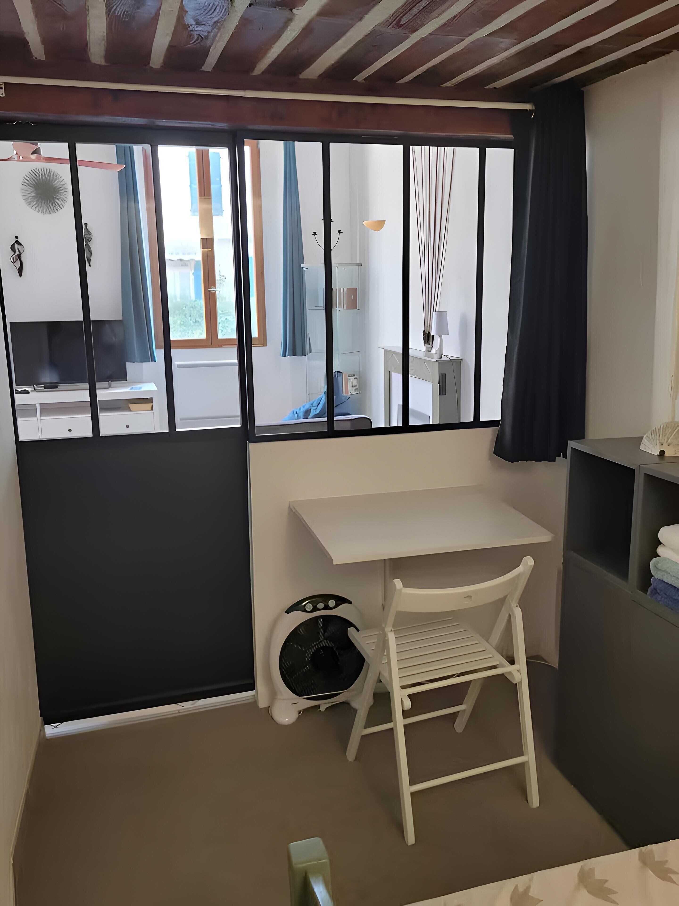 House | 1 bedroom, laptop workspace, iron/ironing board, bed sheets