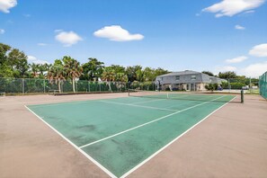 Sports court - 5 Miles from Fort Myers Beach, 2/2 Condo Sleeps up to 6 (Fort Myers)