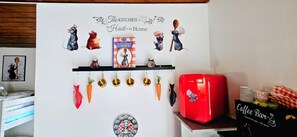 Interior - Ratatouille family room including breakfast (Isles-lès-Villenoy)