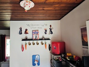 Interior - Ratatouille family room including breakfast (Isles-lès-Villenoy)